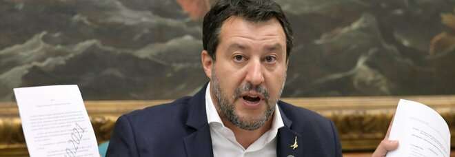 Salvini: «Tasse? Noi vogliamo che nessuno paghi di più». Provenzano: «È una mina»