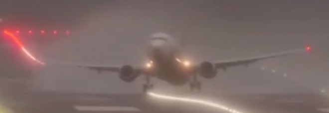 Tempesta Ciara su Nord Europa, il volo per Birmingham sbanda e non riesce ad atterrare