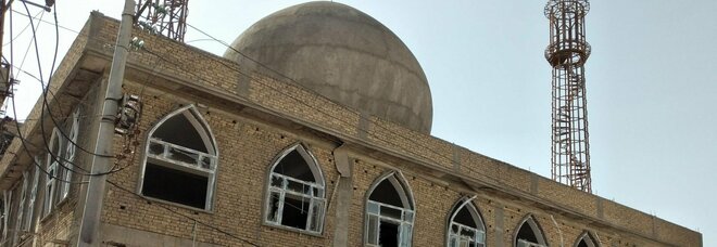Afghanistan, Is contro i talebani: rivendicata la strage nella moschea con decine di morti