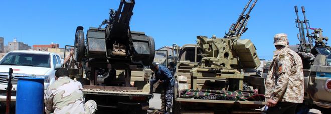 Libia, vertice Conte-Di Maio sulla crisi. A Misurata nuovi raid aerei di Haftar