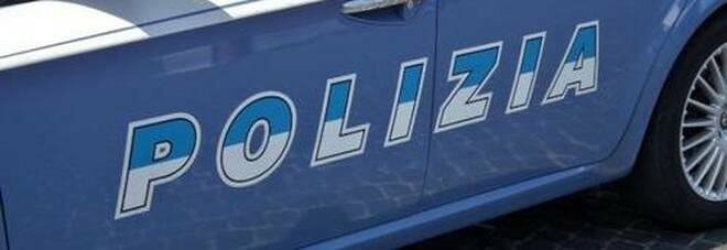 Napoli, 42enne bloccato in via Foria: ruba la borsa a una donna e aggredisce i poliziotti