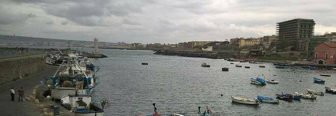Portici, pesca irregolare nel porto del Granatello: multe per 2 mila euro