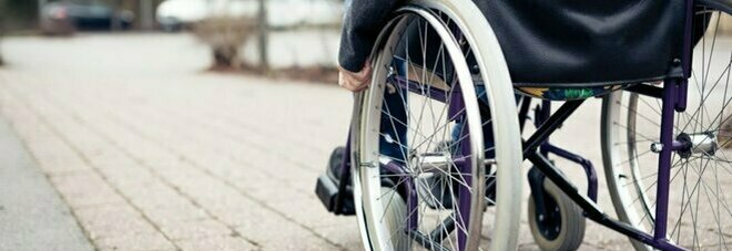 Bimbo con disabilità vessato dai parenti: scattano le misure