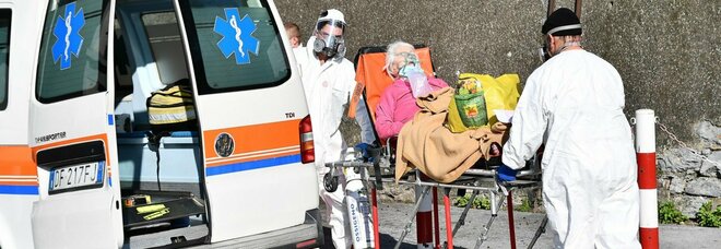 Covid, malati da Napoli nel Lazio con la bombola d ossigeno. Via in 116 dagli ospedali dell orrore