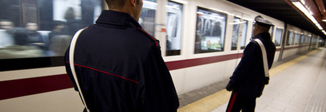 Roma, incidente sulla Metro B: un ragazzo si getta sotto il treno a Termini