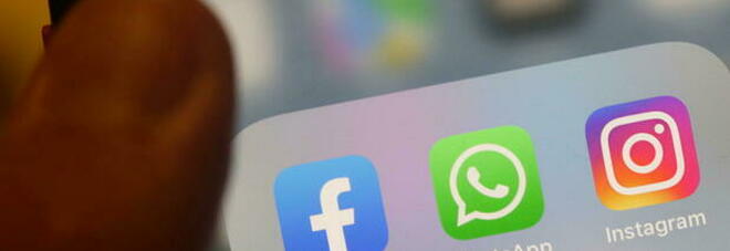 Facebook down, problemi anche per WhatsApp e Instagram: cosa sta succedendo ai social di Zuckerberg