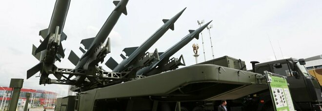 Armi Nato in Ucraina, dai missili Stinger ai droni fantasma: gli armamenti forniti a Kiev da ogni Stato