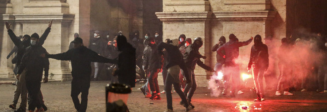 Dpcm, scontri in tutta Italia. I timori del Viminale: «Reclutati i giovanissimi, la protesta può crescere»
