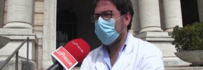 Covid a Napoli, l'infettivologo Perrella: «La mascherina è fondamentale, anche per i bambini»