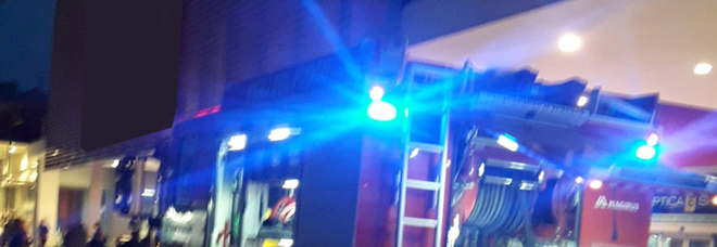 Coperta elettrica prende fuoco, si scatena un incendio: muore una donna, due familiari portati in ospedale