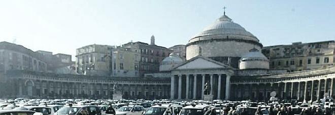 Galleria, tassisti stremati a Napoli: «Una corsia al Plebiscito per ridurre caos e disagi»