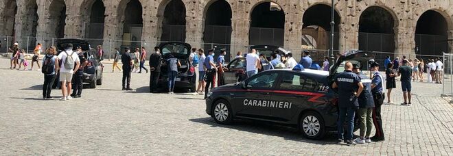 Colosseo, caos bagarini anche con l'ingresso gratuito: le truffe agli stranieri