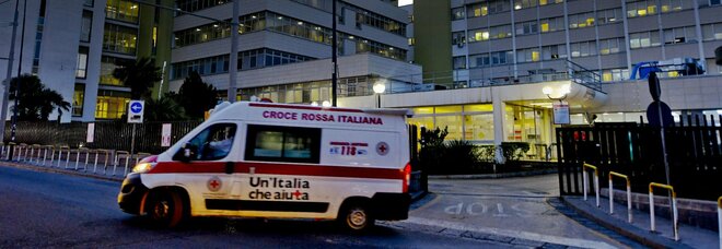 Policlinici, a Napoli il bluff degli annunci farsa sui nuovi pronto soccorso