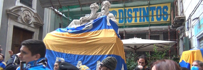 Napoli, festa dei tifosi del Boca Juniors per Maradona e il centro storico diventa Buenos Aires