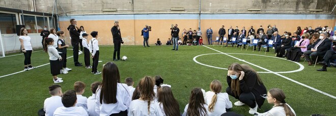 Napoli, un campo di calcio per i bambini dove c'era lo zoo del boss di camorra