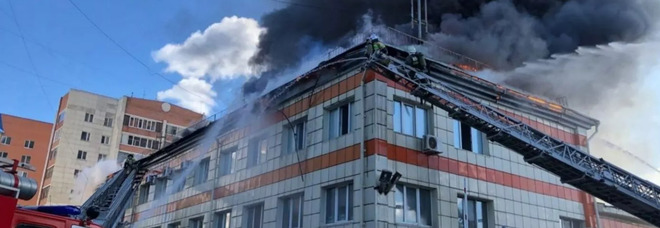 Siberia, a fuoco il Parlamento regionale a Tyumen. Il numero (anomalo) di episodi e i timori di attacchi hacker
