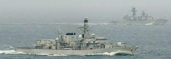 Guerra Brexit sulla Manica: Johnson manda la Royal Navy, la Francia una nave da guerra