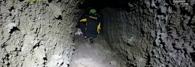 Etna, resti di un uomo trovati in una grotta: morto da decenni
