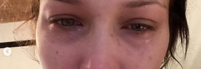 Bella Hadid in lacrime su Instagram: «Soffro di depressione, è come stare sulle montagne russe»