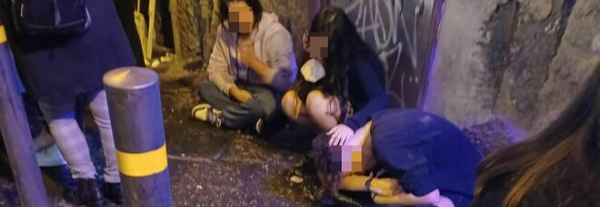 Napoli, la movida alcolica: “cicchetti” a un euro, minorenni in coma etilico
