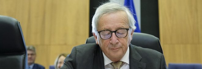 Manovra, Juncker: «l'Italia sbanda». Nuovo scontro con Salvini e Di Maio. Conte a Bruxelles