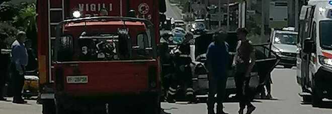 Incidente nel Vallo di Diano: auto contro camion, due feriti