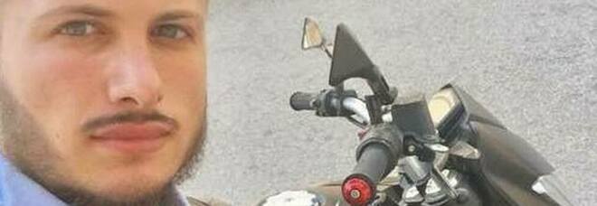 Incidente sull'autostrada Napoli-Salerno: motociclista muore sul colpo, poi auto investe e uccide un operaio