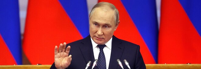 Putin soffre di «demenza in fase iniziale e la sua paranoia lo sta facendo impazzire»: la rivelazione dell'agente del KGB