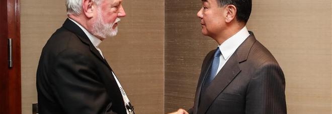 A Monaco l'incontro tra i ministri degli esteri cinese e vaticano, la Cina ringrazia il Papa per il supporto contro il coronavirus