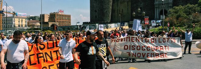 Napoli, i disoccupati tornano in piazza: «Ora vogliamo risposte concrete»