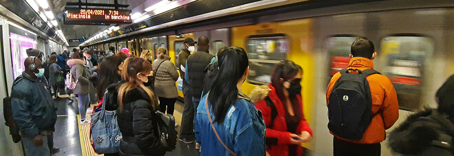 Metro Linea 1 bloccata a Salvator Rosa: passeggero non indossava la mascherina
