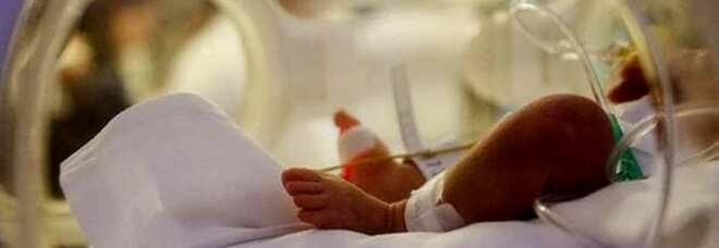 Virus respiratorio sinciziale, allarme a Napoli: «In un mese 120 bambini ricoverati nelle terapie intensive neonatali»