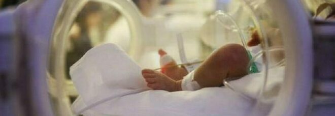 Covid, bimba di 7 mesi in terapia intensiva a Cosenza: «Compromesso 50% polmoni»