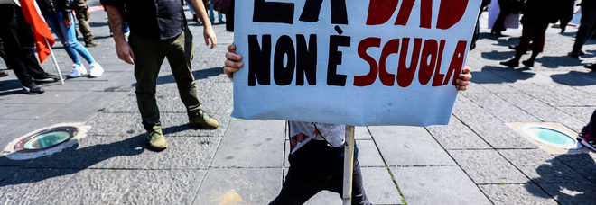 Covid, la sfida dei sindaci dal Nolano al Giuglianese: «Le scuole non riaprono»