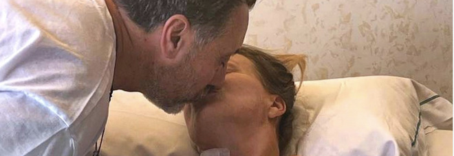 Eva Henger è ricoverata in ospedale a Roma e il marito le fa una sorpresa: il commovente incontro