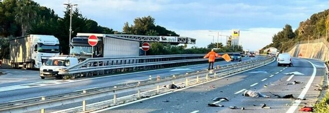 Bordighera, incidente sull'A10: due migranti investiti e uccisi da un furgone mentre attraversavano l'autostrada