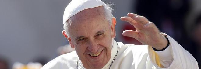 Papa Francesco su Twitter: «Se siamo attaccati troppo alla richezza non siamo liberi»