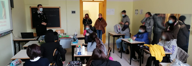 Napoli, scuola e legalità: i carabinieri incontrano gli studenti della Sanità