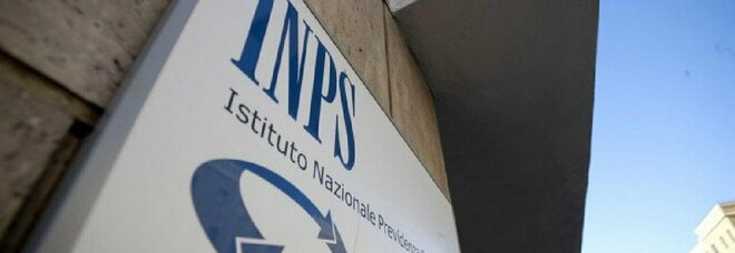 Napoli, aggredisce guardia giurata dell'ufficio Inps: denunciato 70enne