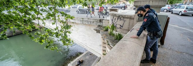 Roma, precipita da Ponte Garibaldi per scattarsi un selfie: 31enne gravissimo