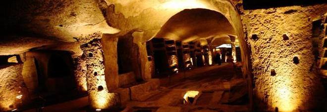 Riaprono le Catacombe di San Gennaro, l'appello di don Loffredo: «Solo uniti ci salviamo»