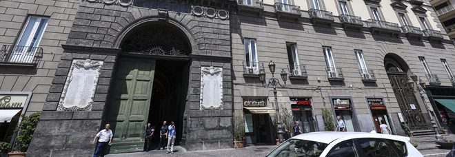 Comune di Napoli, sospesi i buoni pasto ai dipendenti: «Chiediamo il ripristino»