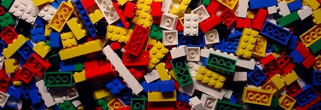 Una donna trascorre 25 anni cercando 5 milioni di pezzi di Lego dispersi in mare