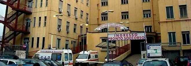 Covid a Napoli, il direttore del Loreto Mare: «Corsie piene ma pazienti meno gravi»