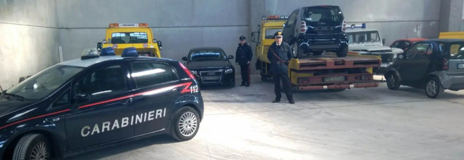 Rubavano auto e le rivendevano sul web, arrestati due ricettatori tra Napoli e Caserta