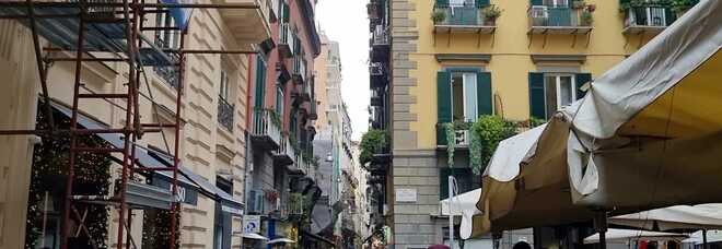 Napoli, le ordinanze scoraggiano il brunch della vigilia: ai baretti controlli a tappeto