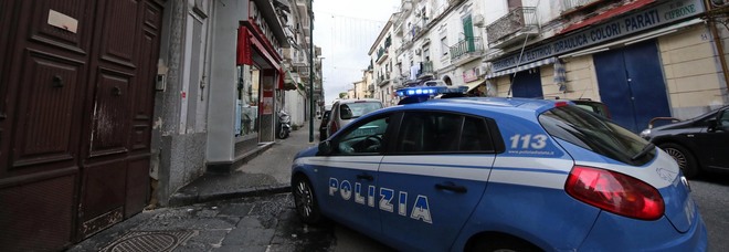 Napoli, 15enne accerchiato da quattro persone e accoltellato al petto: è grave
