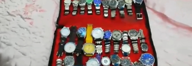 Roma, collezionista di orologi rapinato da finti poliziotti: «Quei due avevano i giubbotti degli agenti»