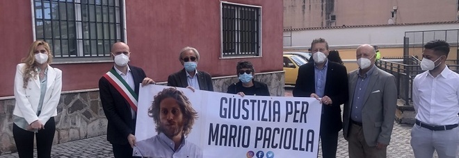 MASSA DI SOMMA. #GiustiziaperMarioPaciolla, l'amministrazione comunale ha posto uno striscione alle porte della città vesuviana
