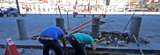 Piazza Mercato, a Napoli lavori beffa: costretti a riaprire il cantiere